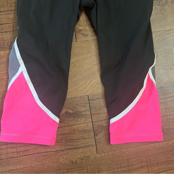 Victoria’s Secret VSX sport knockout crop leggings Sz small pink black white - Picture 2 of 7